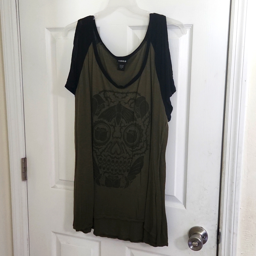 Torrid shirt size 2